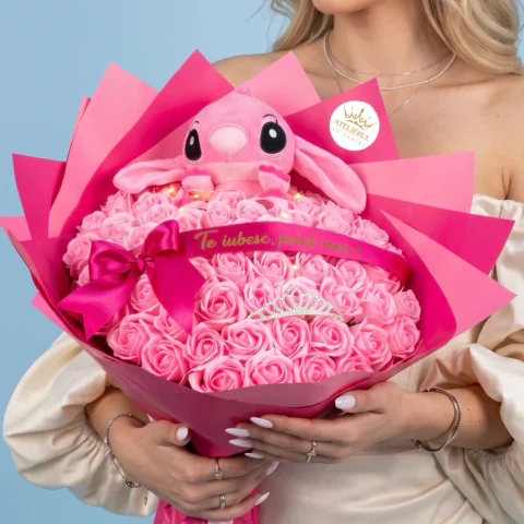 Buchet 61 trandafiri cu jucarie de plus stitch roz