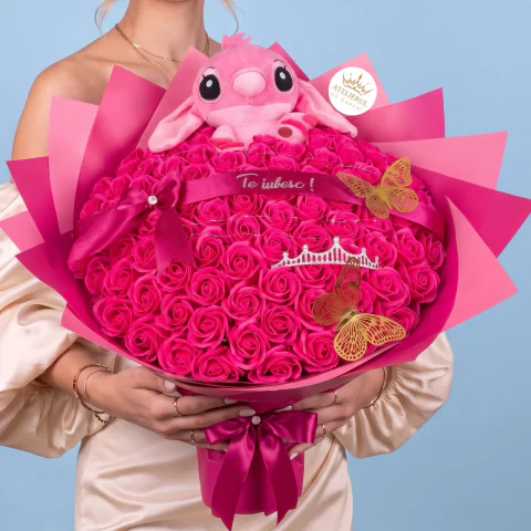 Buchet 101 Trandafiri de sapun cu stitch Roz Aprins