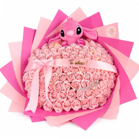 Buchet 101 Trandafiri cu stitch Roz Deschis personalizat cu mesaj si coronita