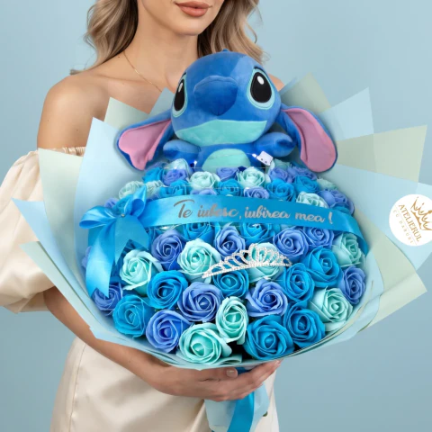 Buchet de flori cu Stitch albastru de plus personalizat 61 trandafiri