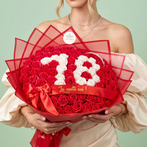 Buchet de flori pentru majorat 101 trandafiri de sapun rosu
