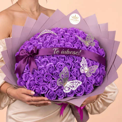 Buchet 101 trandafiri mov din sapun personalizat